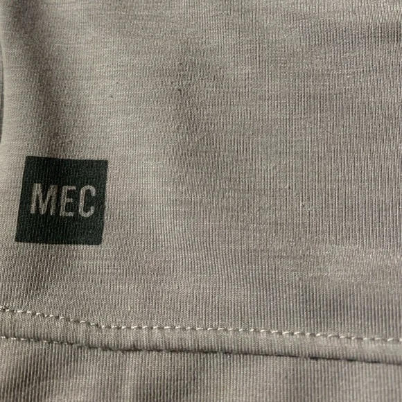 MEC Merino Blend Gray Mountain Graphic Long Sleeve Tee - Picture 3 of 10
